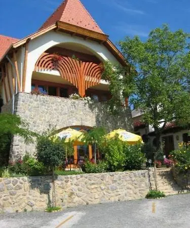 Bagolyvar Panzio 3* Πετς