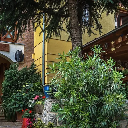 Bagolyvár Panzió Alojamento de Acomodação e Pequeno-almoço 3*