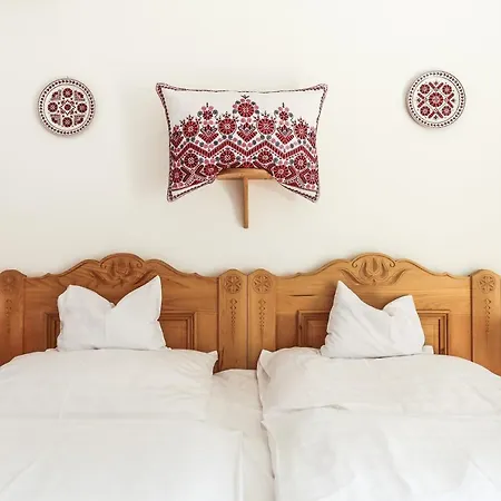 Bagolyvar Panzio Bed & Breakfast 3*