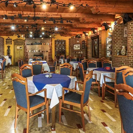 Bagolyvar Panzio 3*