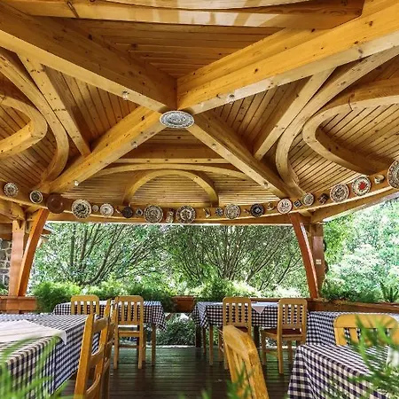 Alojamento de Acomodação e Pequeno-almoço Bagolyvár Panzió Pécs