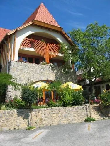 Bagolyvar Panzio 3* Pécs